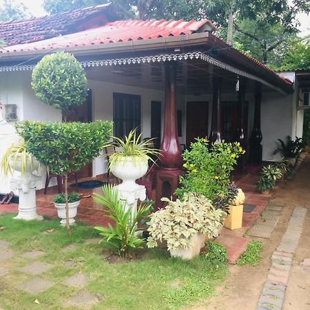 Malee Homestay Polonnaruwa Exterior foto