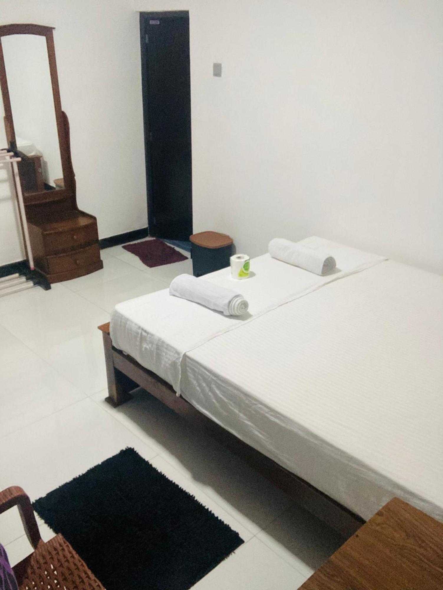 Malee Homestay Polonnaruwa Exterior foto