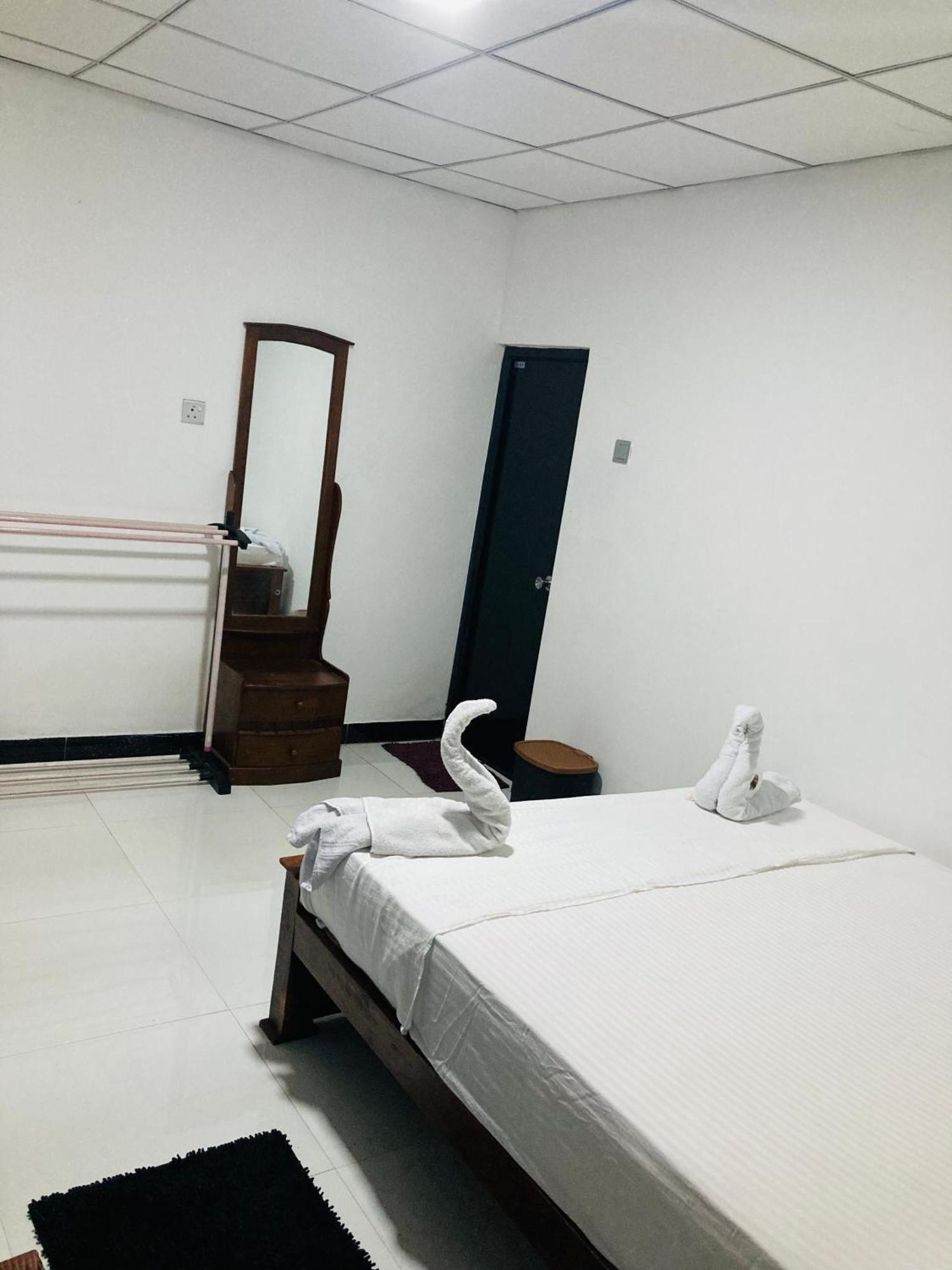 Malee Homestay Polonnaruwa Exterior foto