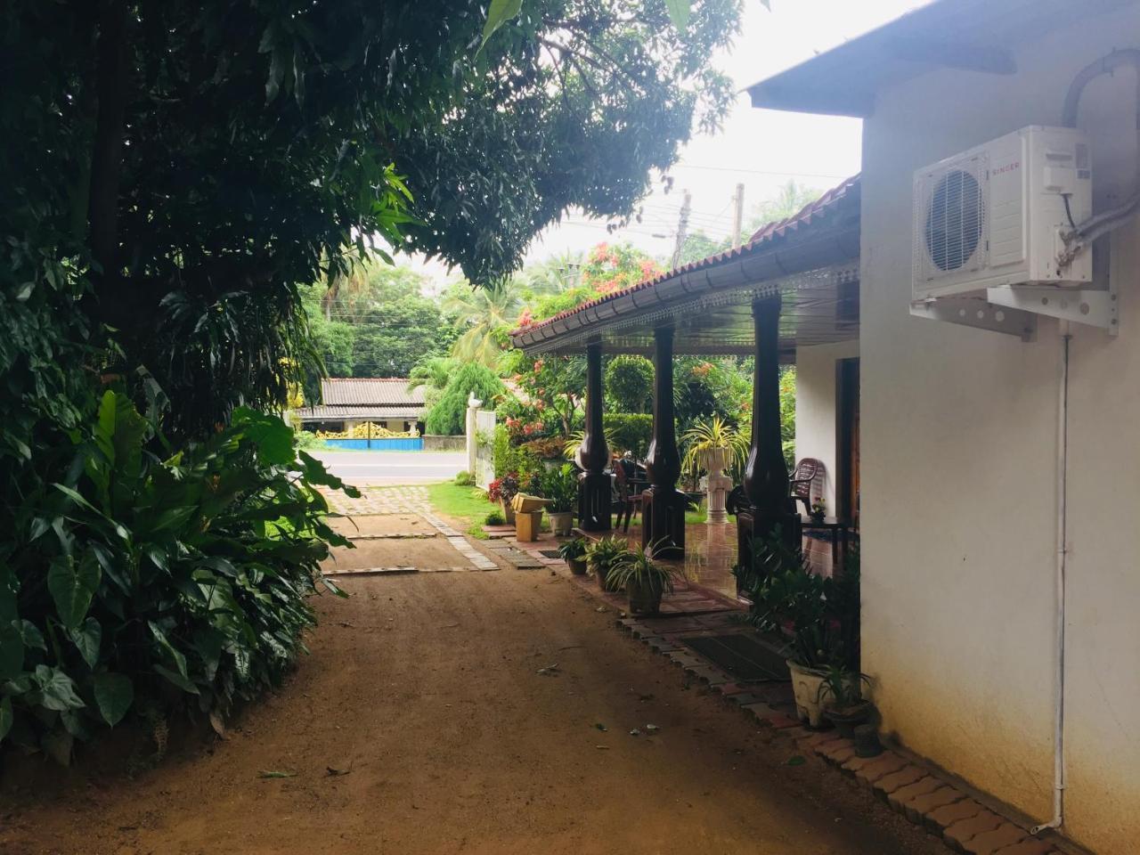 Malee Homestay Polonnaruwa Exterior foto