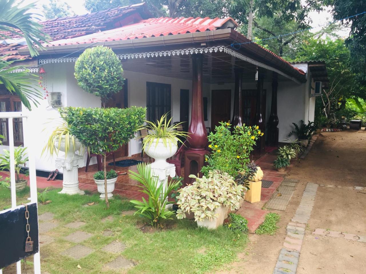 Malee Homestay Polonnaruwa Exterior foto
